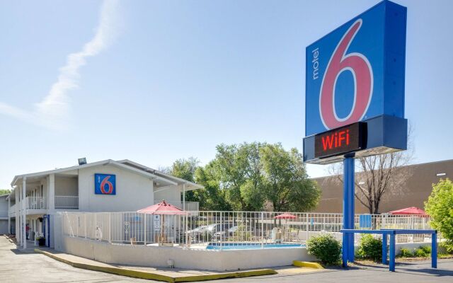 Motel 6 – Lakewood, CO