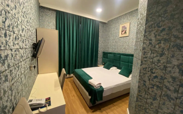 Eleon Hotel