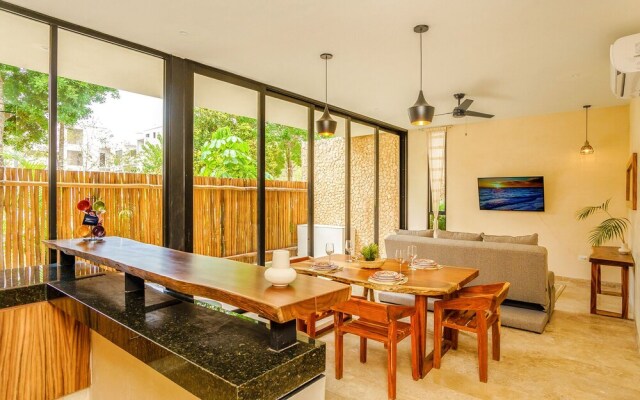 Luminous Private Pool Condo & Communal Rooftop Pool Lounge