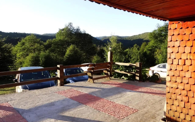 Hostal y Cabañas "El Coigüe"