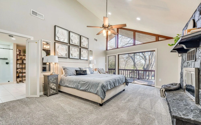 Seguin Riverfront Retreat: Fishing Dock + Kayaks!