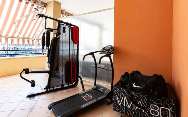 Modern spacious apartment with terrace, balconies, solarium & gym