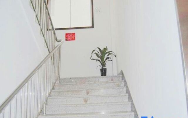 Yiya Business Hotel