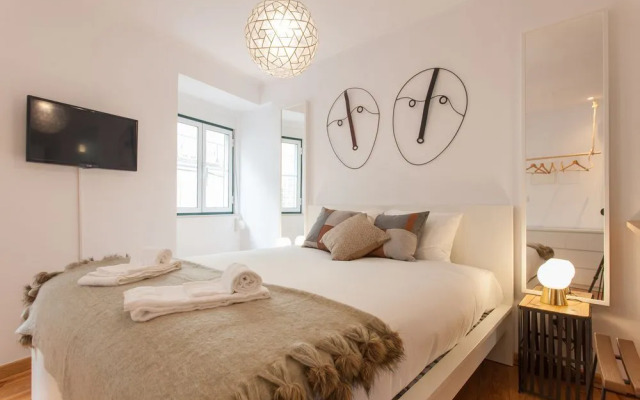 Moniz Studio by Lu Holiday