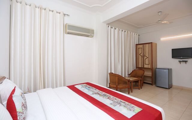 OYO 10072 Hotel Amrit Regency