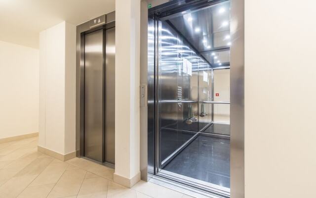 New Modern Apartment with Zizkov Parking