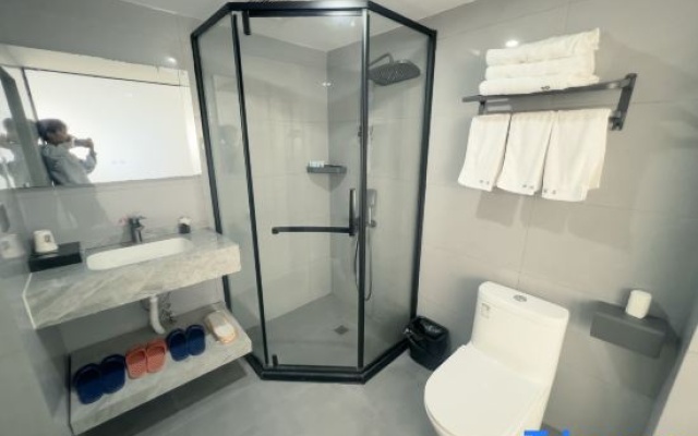 Yuyue Homestay (Fenghuang Ancient Town Hongqiao) – Bathroom – Xiangxi
