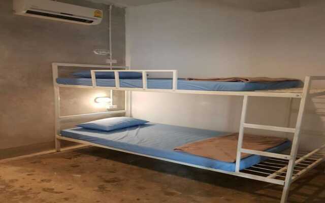 Shut Eye Party Hostel - Adults Only