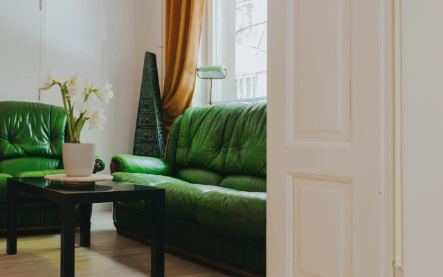 Salon Apartment in Dorcol Historical