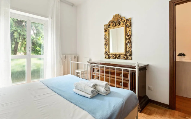 Bright Flat With Shared Garden