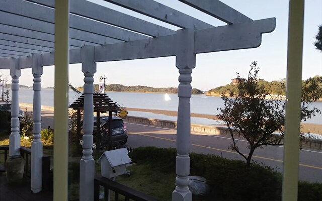 Marina Motel