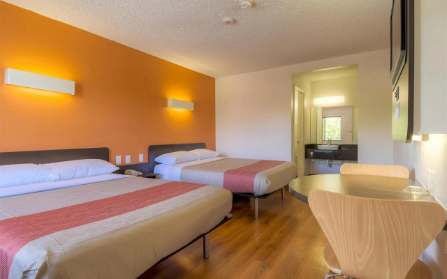 Motel 6 Las Vegas, NV – I-15 Stadium