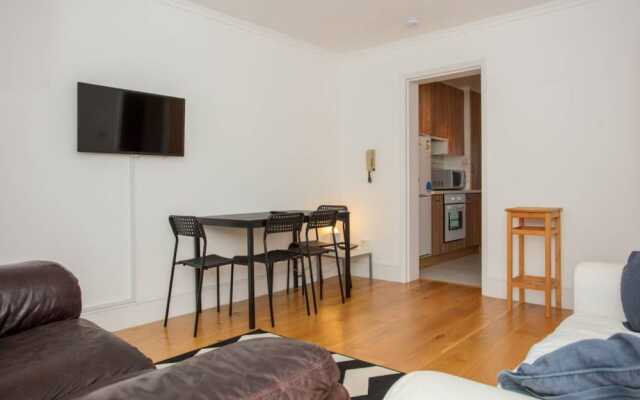 Sunny 2 Bedroom Flat in Islington