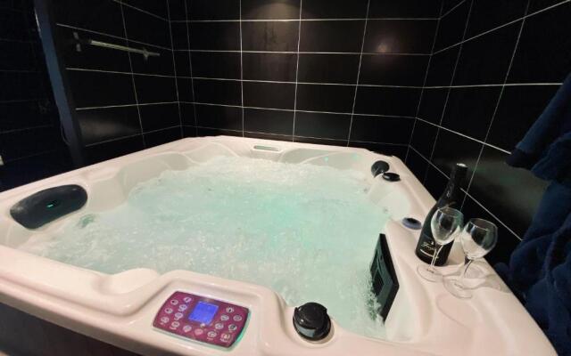 JACUZZI dans appartement T2 centre-ville