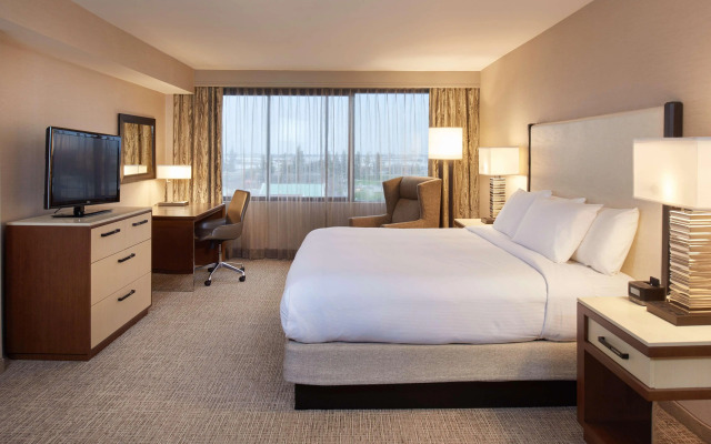 DoubleTree by Hilton Fresno Convention Center