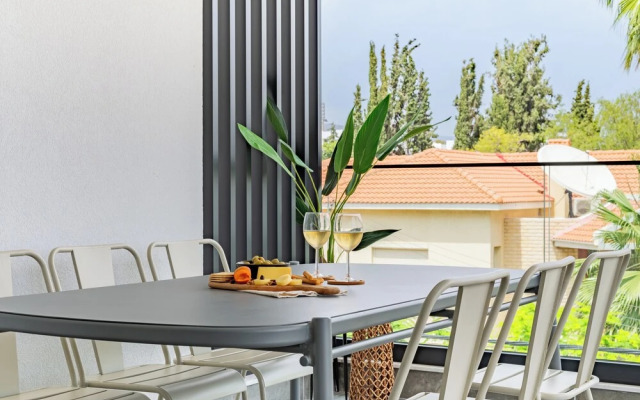 Sanders Evolution 2 Sweet 2 Bedroom Apartment With Balcony