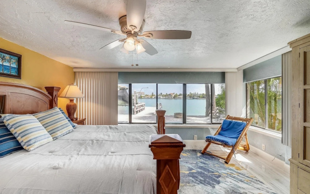 Manatee Home - Water Front Pool Home