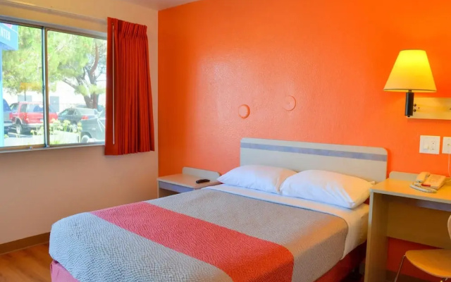 Motel 6 Santa Nella - Los Banos