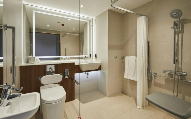 Courtyard by Marriott London City Airport