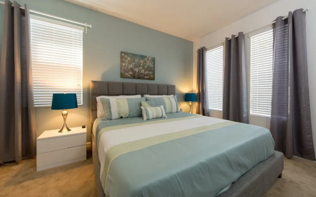 Beautiful 4 bedroom home close to Disney