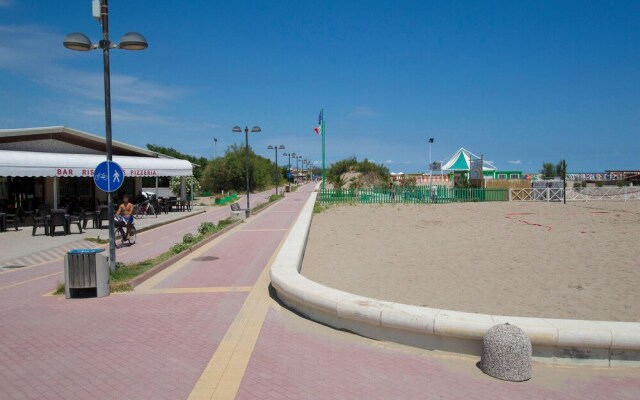 Awesome Apartment in Rosolina Mare With 1 Bedrooms