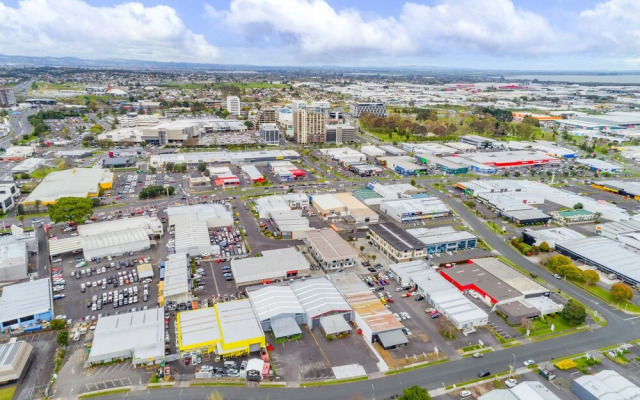 Central Manukau Escape