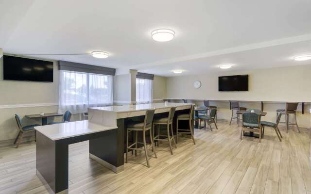 Comfort Inn & Suites Pacific - Auburn