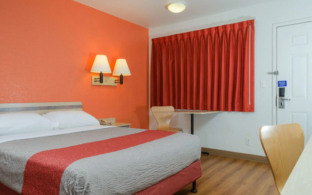 Super 8 by Wyndham Turlock