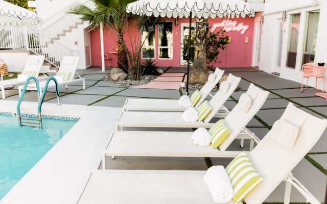 The Wesley by AvantStay – Mid-Century Modern Oasis with Pool