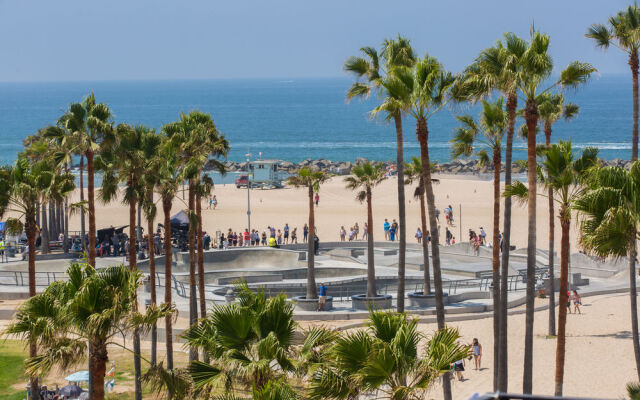 Venice Beach Suites  Hotel