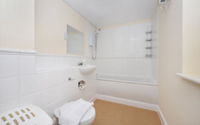Haldane Lodge 2-Bedroom Flat