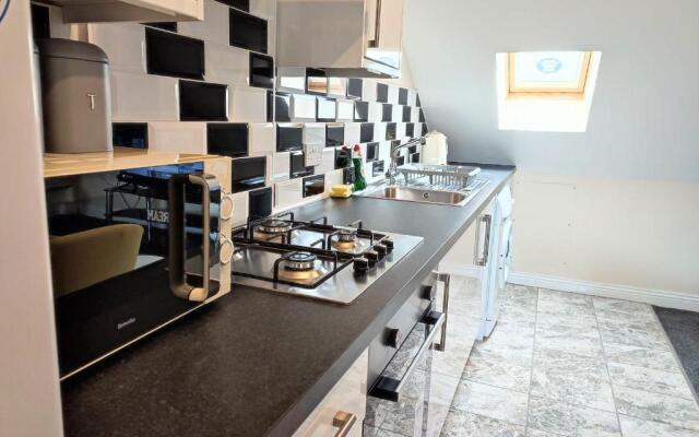 Crystal Suite 4 - private parking - metro