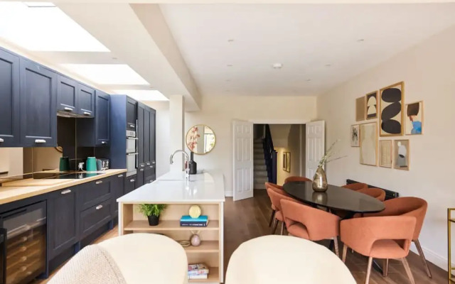 The Brondesbury Park - Sparkling 3bdr Flat With Garden