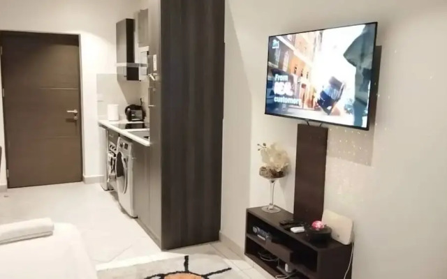 AmberCity Apartment at Embassy