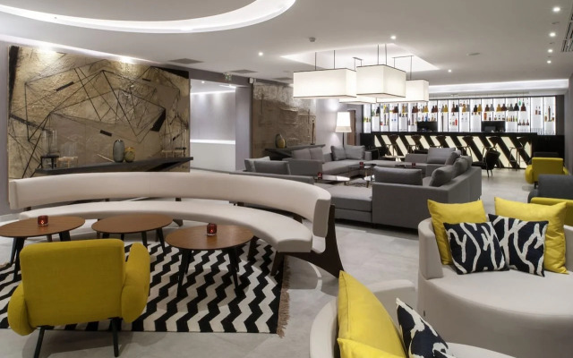 Simon Hotel