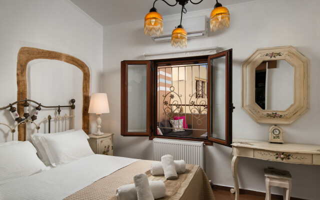 Villa Splantzia-heated Pool-garden-2 min Chania Port