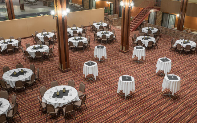 Holiday Inn & Suites St. Cloud by IHG