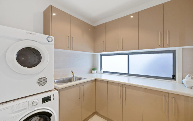 Saltwater Breeze Retreat