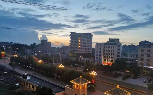 Vienna International Hotel (Haikou Old Town High-speed Railway Station)