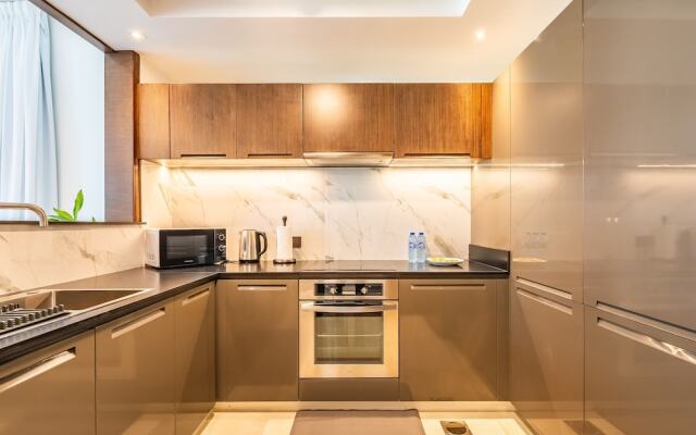 Modern DT Escape1BR with Upscale Comfort