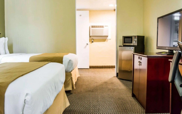 Quality Inn Airport - Cruise Port