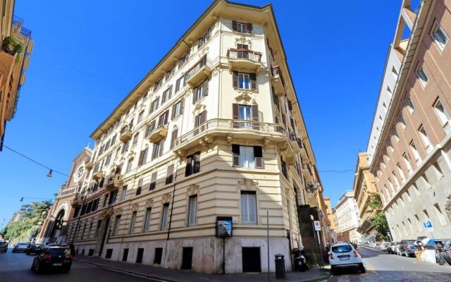 Prestigious Apartment Via Veneto