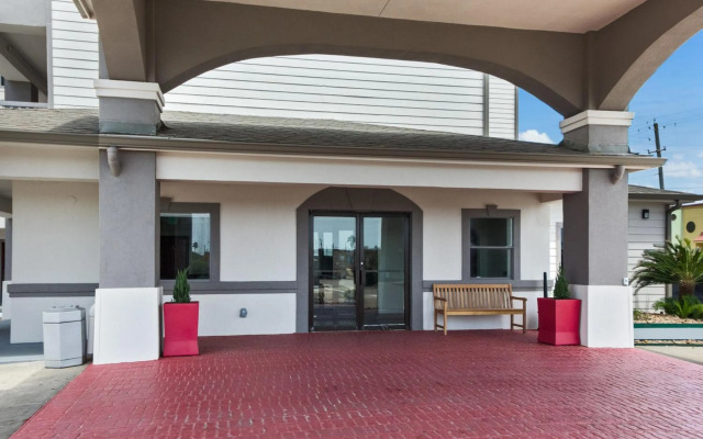 Red Roof Inn Plus+ Galveston - Beachfront