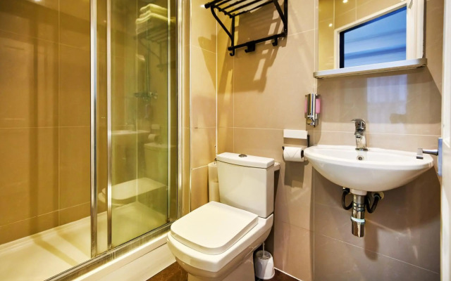 Huttons Hotel, Victoria London