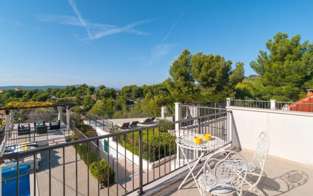 Amazing Home in Milna With Wifi and 6 Bedrooms