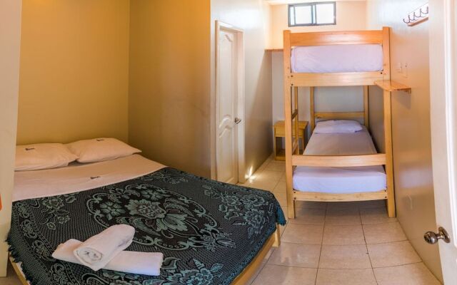 Chescos Hostel & Hotel