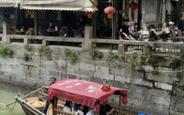 Yiyuange Hotel (Shanghai Fengjing Ancient Town)