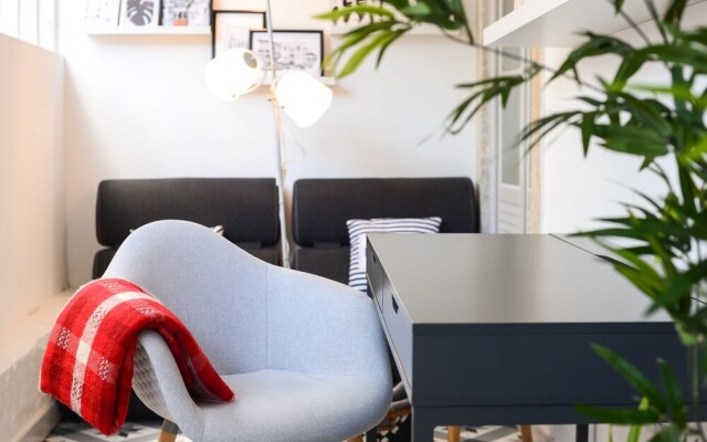 Great Location Close to the Metro