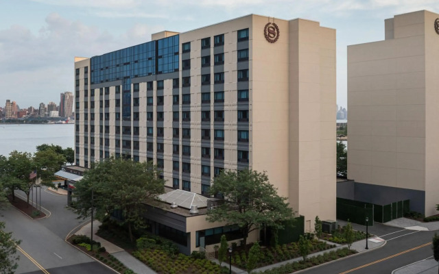 Sheraton Lincoln Harbor Hotel