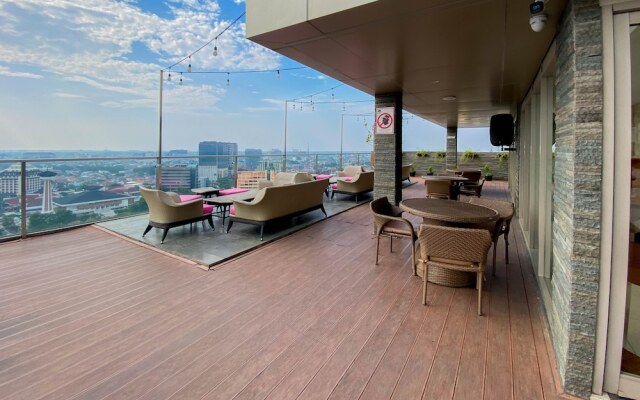 Best Deal And Comfy Studio Apartment Warhol Residences